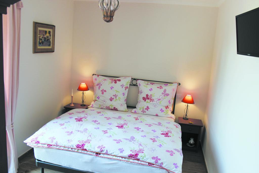 Vigliano d'Asti Alta Villa The Countryhouse Adults Only Boutique Bnb חדר תמונה
