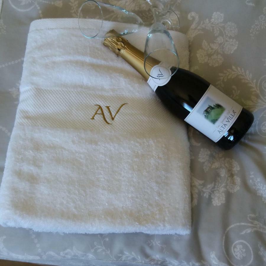 Vigliano d'Asti Alta Villa The Countryhouse Adults Only Boutique Bnb מראה חיצוני תמונה
